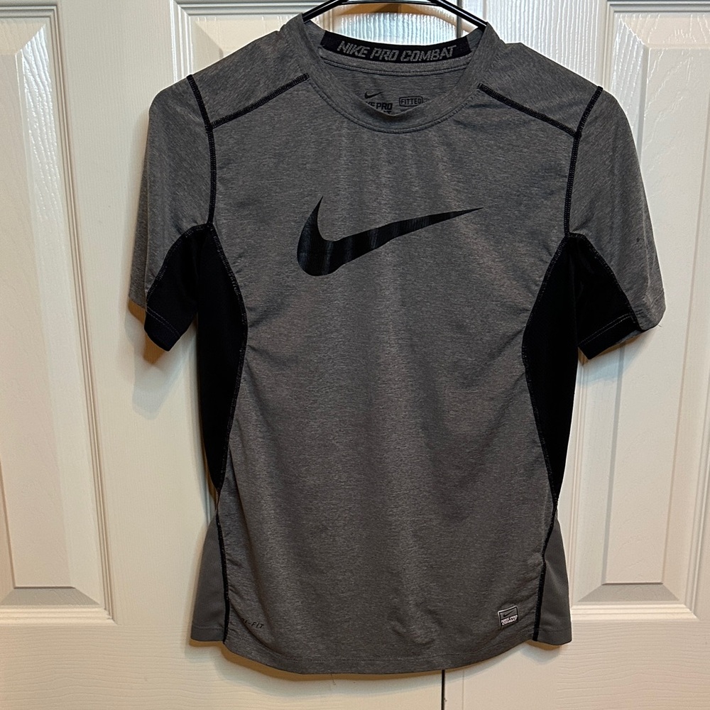 Nike Pro Combat Boys Charcoal and Black Tee - Youth Large